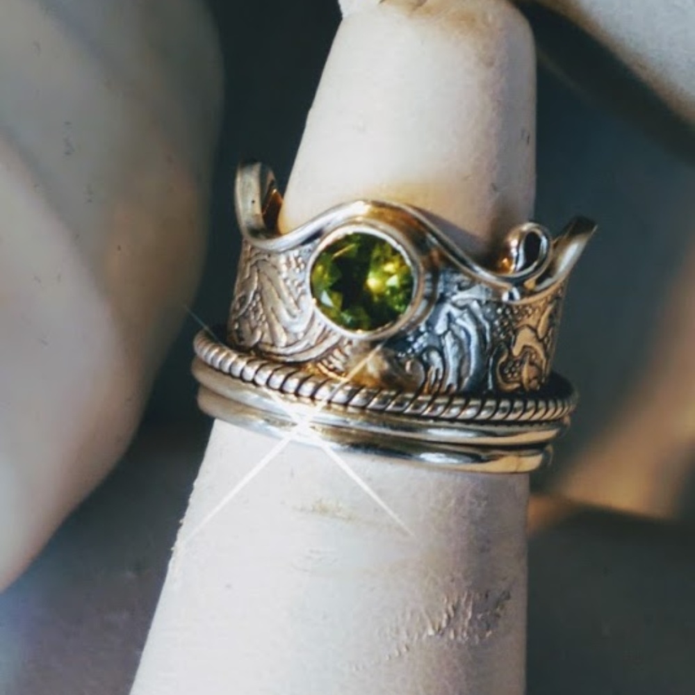 Peridot Crown Spinner Ring